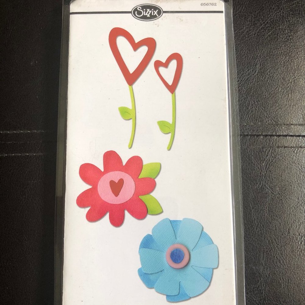 Sizzix Heart and Flower Diecut Set *NIB*